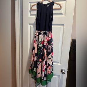 Vince Camuto floral midi dress. Size 2.